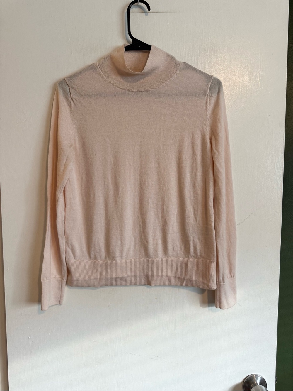 Banana republic lightweight semi sheer pink 100% merino wool turtleneck sweater